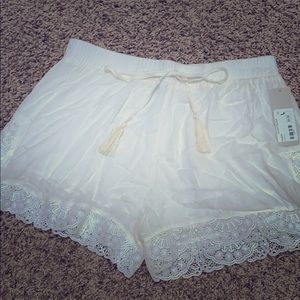 White lace shorts size L NWT